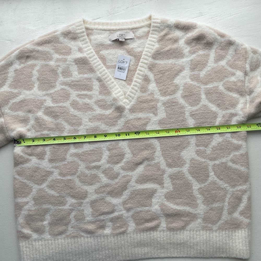 Loft v-neck animal print sweater. - Picture 13 of 15